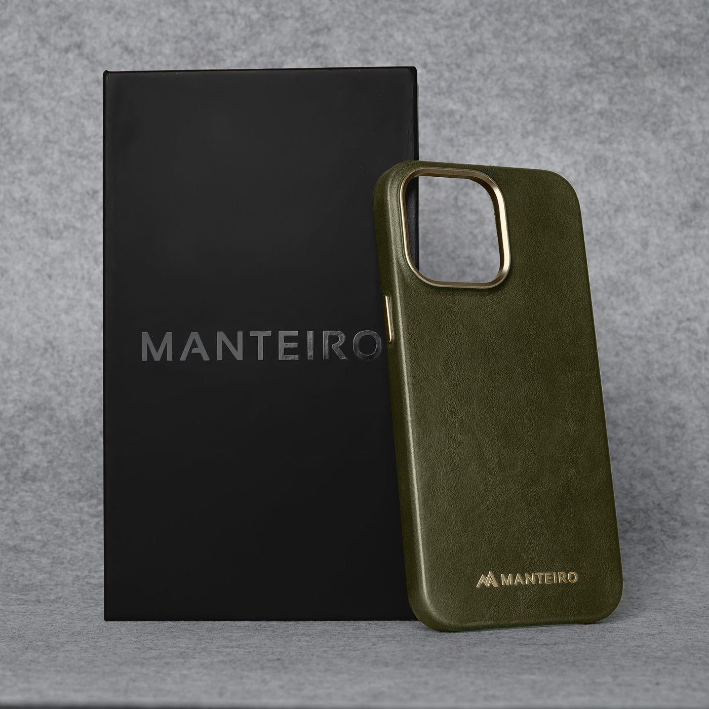 Classic Leather iPhone 14 Pro Max Case in Pantone Green #color_pantone-green