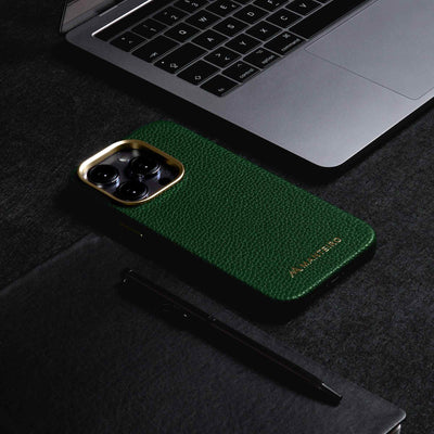 Grain Embossed Leather iPhone 14 Pro Case in Evergreen #color_evergreen