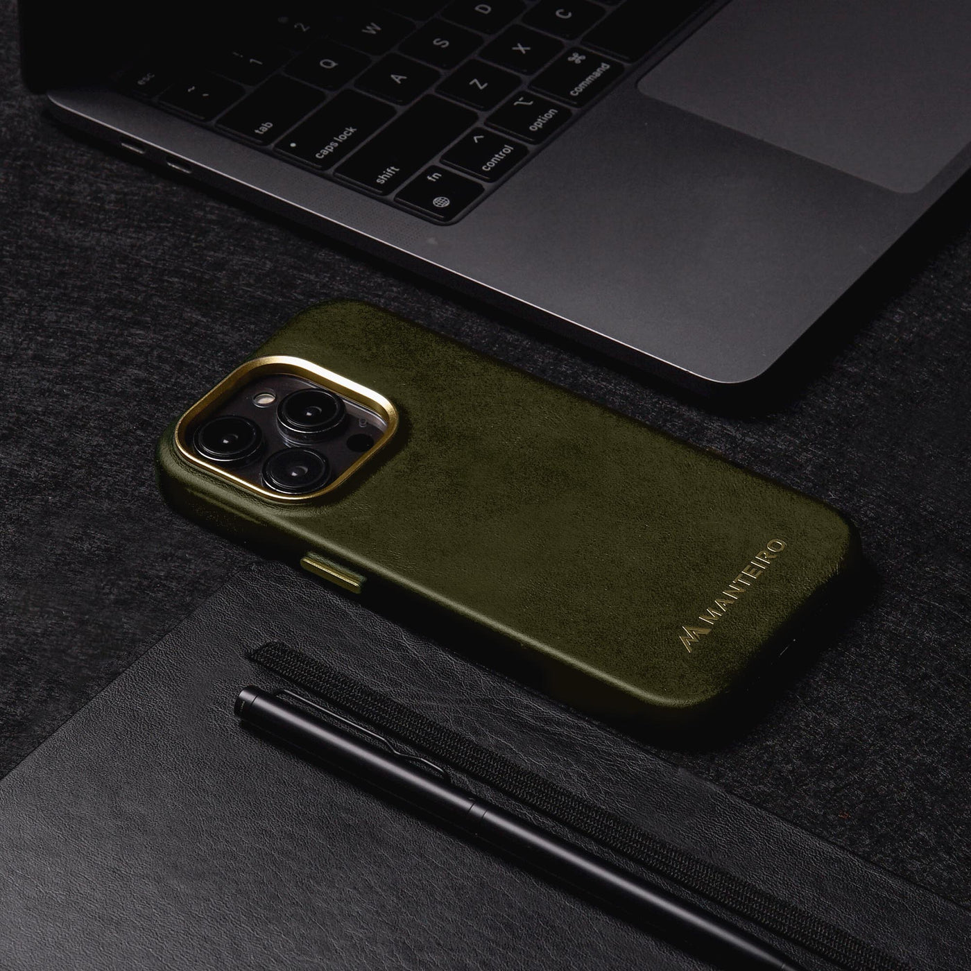 Classic Leather iPhone 14 Pro Case in Pantone Green #color_pantone-green