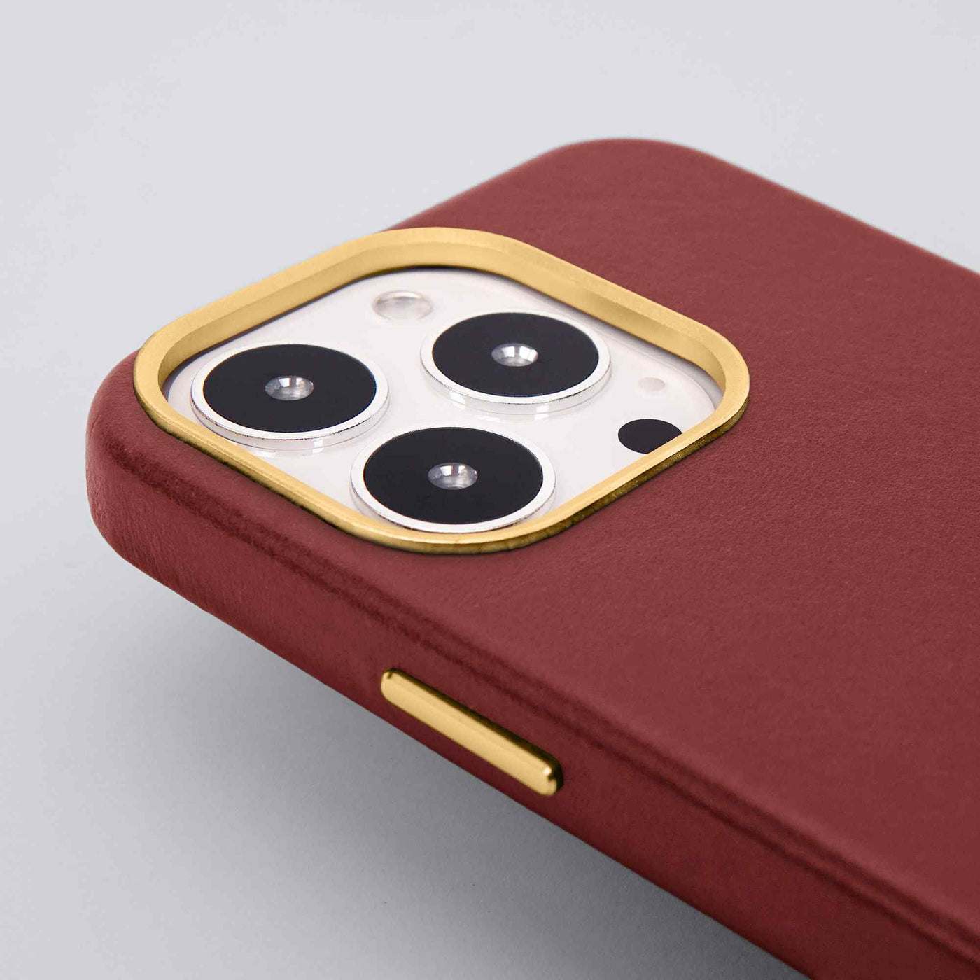 Classic Leather iPhone 13 Pro Max Case in Berry #color_berry