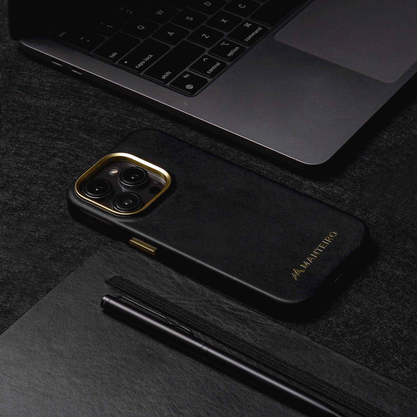 Classic Leather iPhone 14 Pro Case in Black #color_black