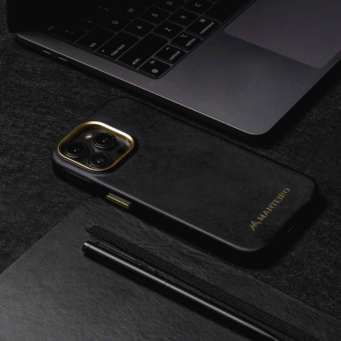 Classic Leather iPhone 14 Pro Max Case in Black #color_black