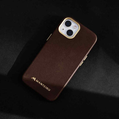 Classic Leather iPhone 13 Case in Chestnut Brown #color_chestnut-brown