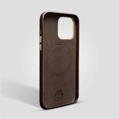 Classic Leather iPhone 14 Pro Case in Chestnut Brown #color_chestnut-brown
