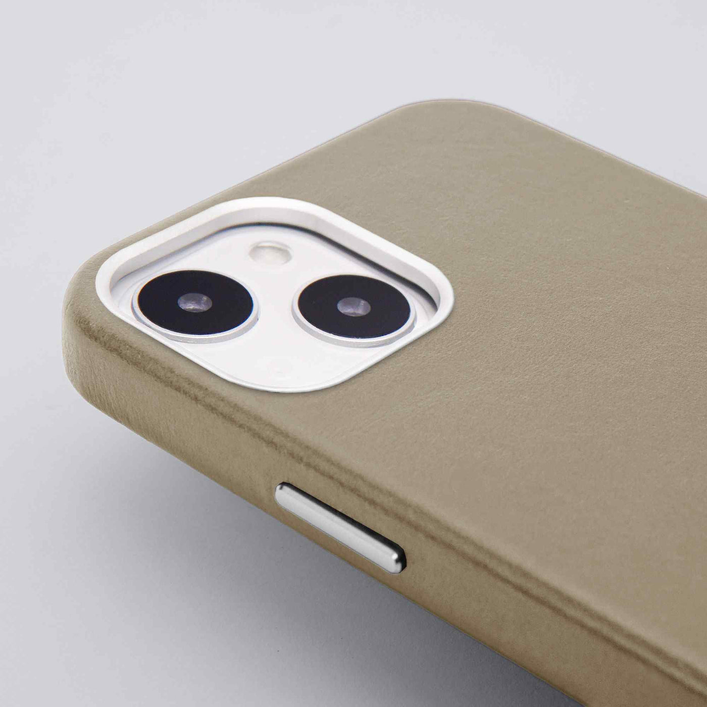Classic Leather iPhone 13 Case in Cookie Dough #color_cookie-dough