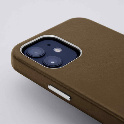 Classic Leather iPhone 12 Case in Pale Brown #color_pale-brown