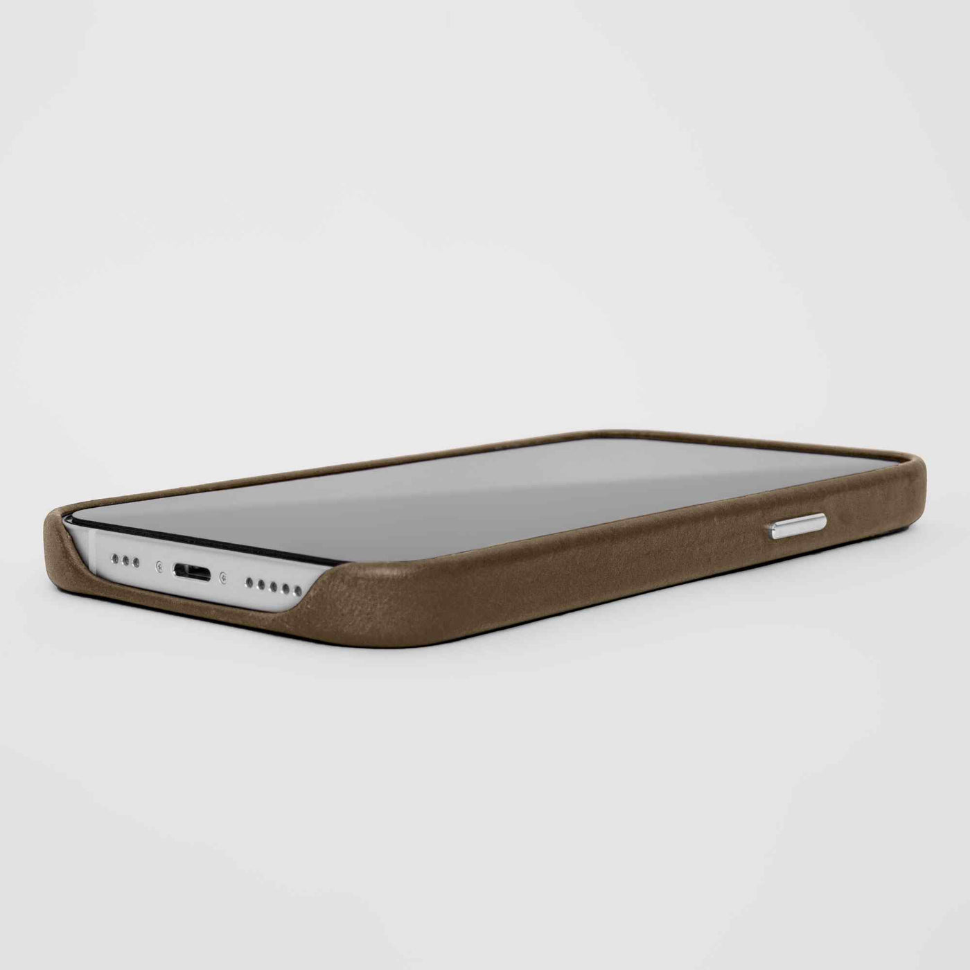 Classic Leather iPhone 13 Case in Pale Brown #color_pale-brown