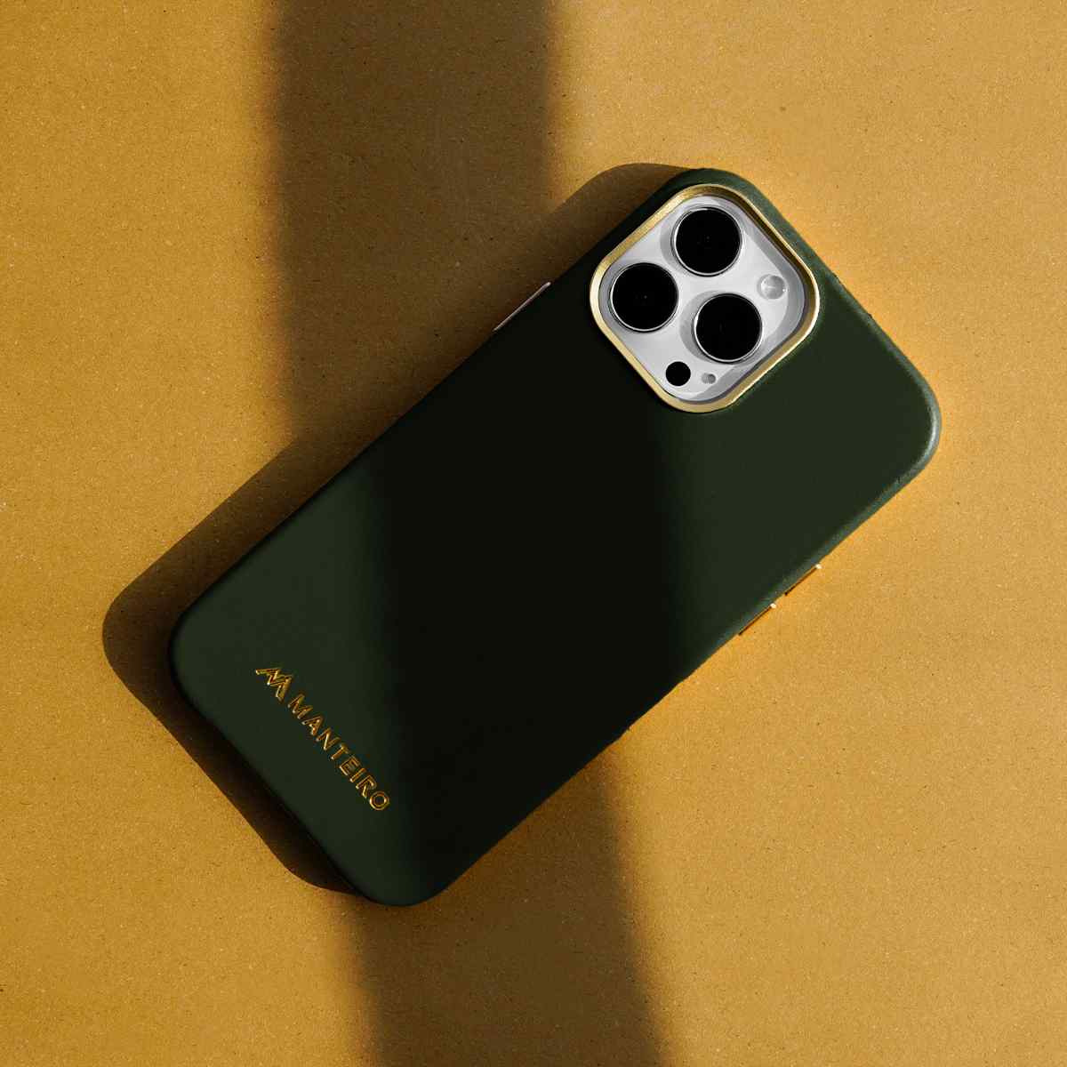 Classic Leather iPhone 13 Pro Case in Pantone Green #color_pantone-green