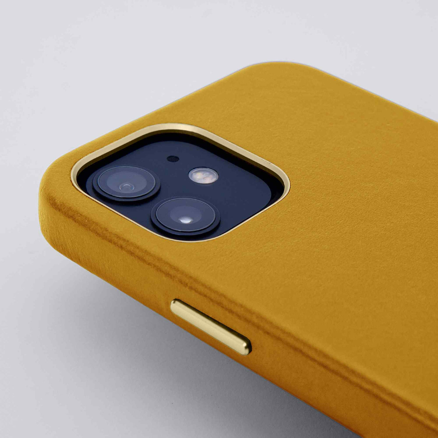 Classic Leather iPhone 12 Case in Sandcastle #color_sandcastle