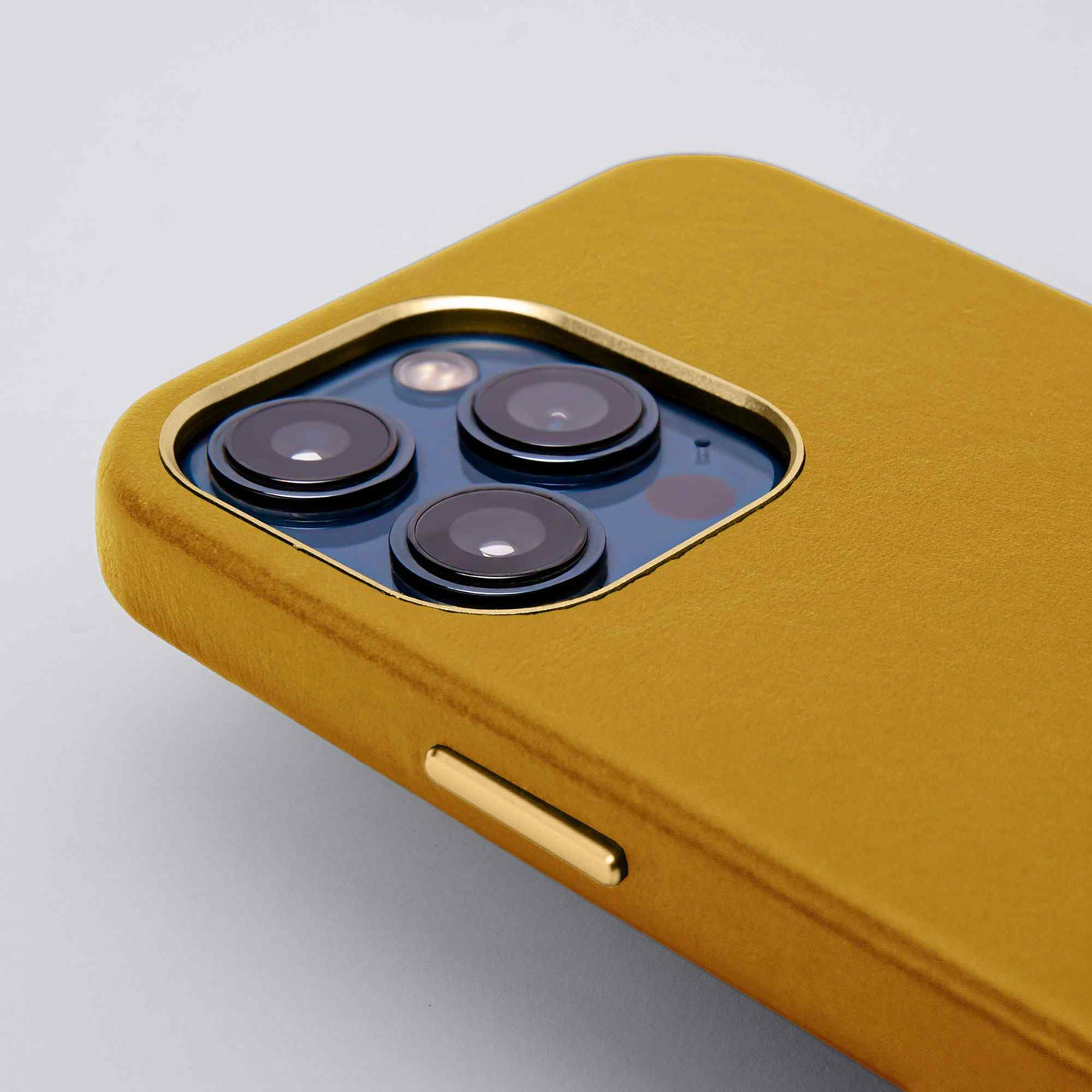 Classic Leather iPhone 12 Pro Max Case in Sandcastle #color_sandcastle
